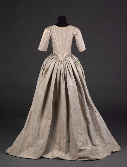 Robe à l'Anglaise, c. 1775-1790from the Musée de la Mode de la Ville de Paris