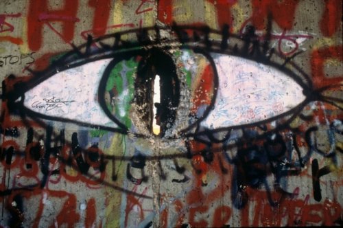 untrustyou:November 9, 1989 The fall of the Berlin Wall