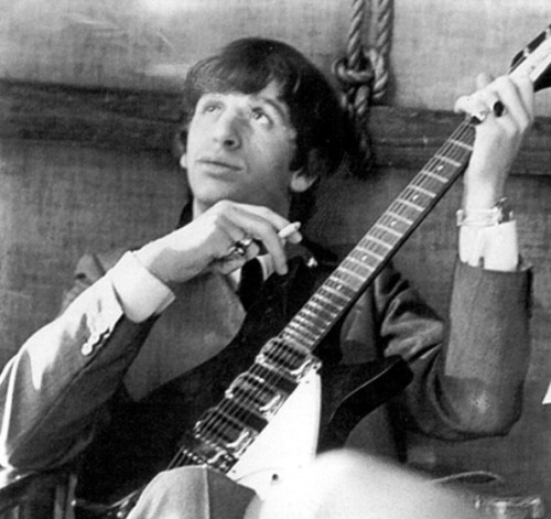 jacobthomas2:John, Paul and George on drums. Ringo on guitar…