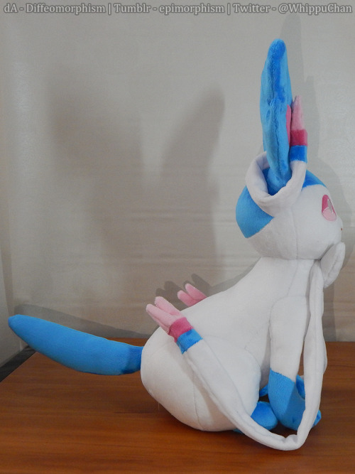 epimorphism: Shiny Sylveon! Sorry, yeah, so much about that promise to only make plushies without to