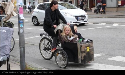 lemondeabicyclette: LE VÉLO CARGO PEUT-IL REMPLACER L’AUTO FAMILIALE ?On sait désormais que l'urbani