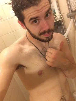 mike121193:I’m off to Ireland in a few hours so have a shower selfie