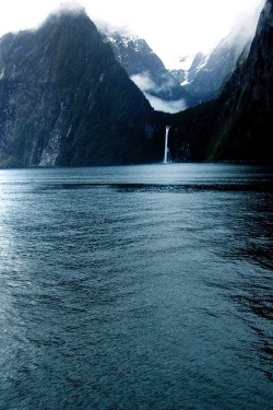 ponderation:  Milford Sound #1 by Seksun Oonjitti  