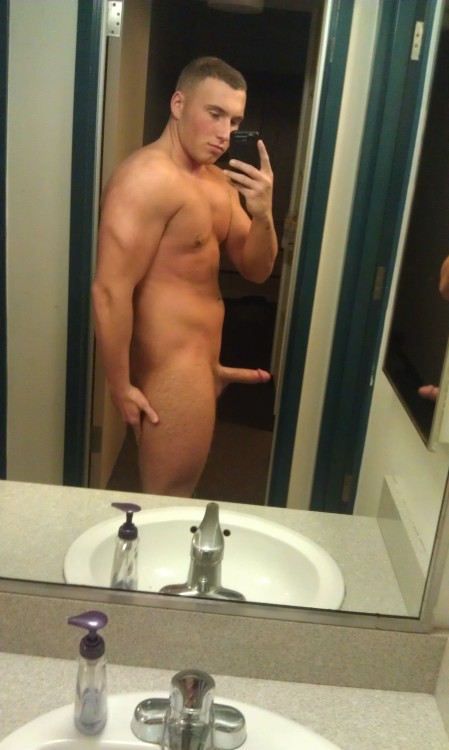 gtfrat:  militaryboysunleashed:  Marine at Camp Pendleton  Hump 