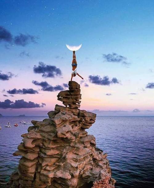5thhammeralpha: Balance, in all its forms, is a beautiful thing.