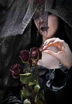 victorian-goth:  Victorian goth http://victorian-goth.tumblr.com/