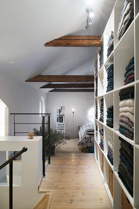 myidealhome:  bedroom loft & open closet (via  Fantastic Frank)