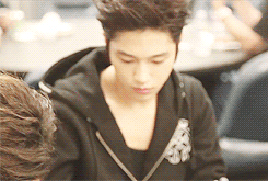 chandoo:  dongwoo ate a lot rib eye steak in l.a 