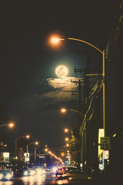 unevxntful:  my blog will make you smile ♥