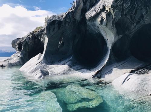 Reminiscing the days we explored the Capillas de Mármol (The marble caves - Puerto Rio Tranquilo, Chile). [OC] [1242x924] - Author: Elsy8 on reddit #nature#travel#landscape#amazing#beautiful