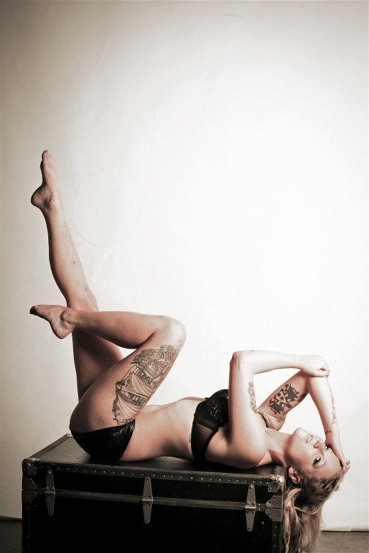 helljeahlatinas:  Source:Hailey Deringhelljeahlatinas