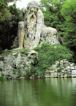 asylum-art:  Colosso dell’Appennino, 1580sculptor: Giambologna (1529-1608) Villa Demidoff Park, Tuscany, Italy 