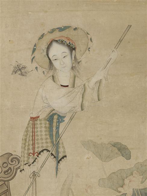 Une jeune fille au large chapeau transporte en barque des fleurs et des feuilles de lotus, elle fait