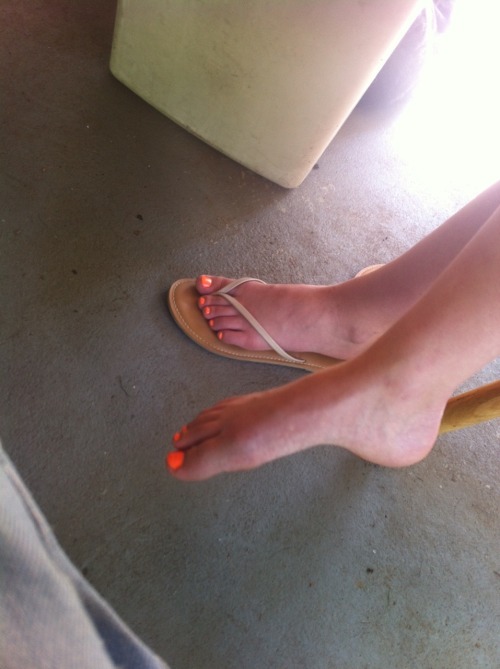 The Sexy Maddie Blanchard’s Pretty Painted Toes & Flip Flops
