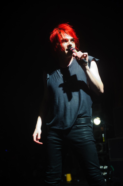 vacationadventuresociety: (click here for HQ) Hammersmith Apollo, London, UK. 23/10/10