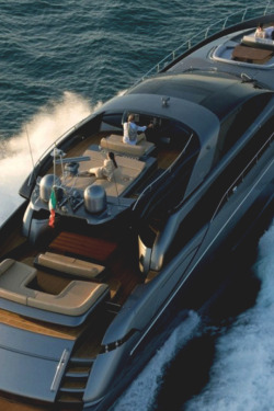 italian-luxury:  Rhino Yacht
