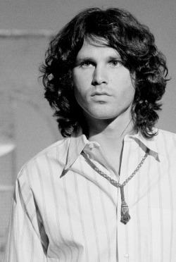 babeimgonnaleaveu:   Jim Morrison photographed by Michael Ochs, 1968. 