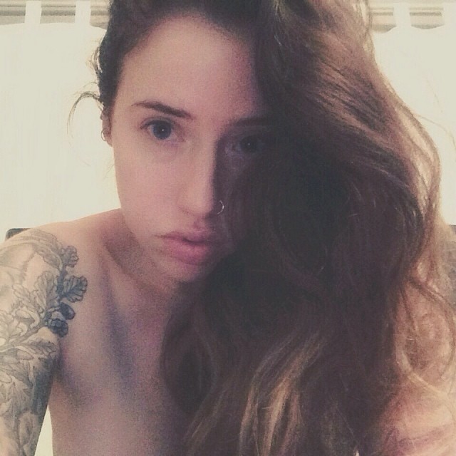 sashsuicide:  #selfie w/ #nomakeup and a whole lot of #hair 