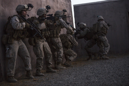 militaryarmament: U.S. Marines with 2nd Battalion, 6th Marine regiment, conducting a heavy Huey raid