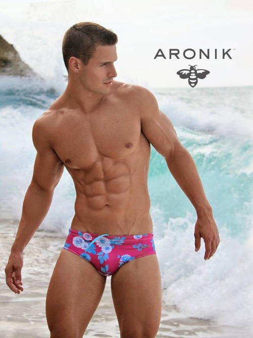 aronikswim:  www.aronikswim.com Photo by ejlphgphy 