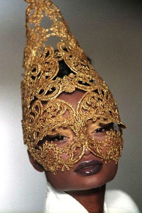 aetsogard:Debra Shaw at Givenchy Spring 1997 Haute Couture