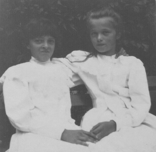  Photo 1 : Grand Duchess Anastasia Nikolaevna, Grand Duchess Maria Nikolaevna, Grand Duchess Olga Ni