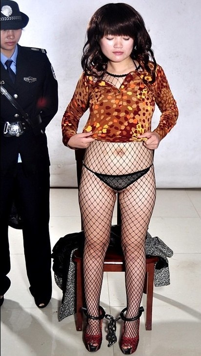femalehumiliationfantasies:  Humiliation of Chinese felons in China Chinakunbang.com