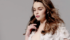 favorite people &gt; Emilia Clarke A young Brit girl with no theatre experience