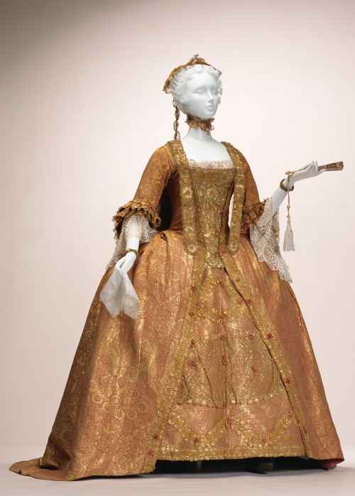 thefashioncomplex: Gold Ottoman-style court dress from the early 18th century made in Venice, Italy