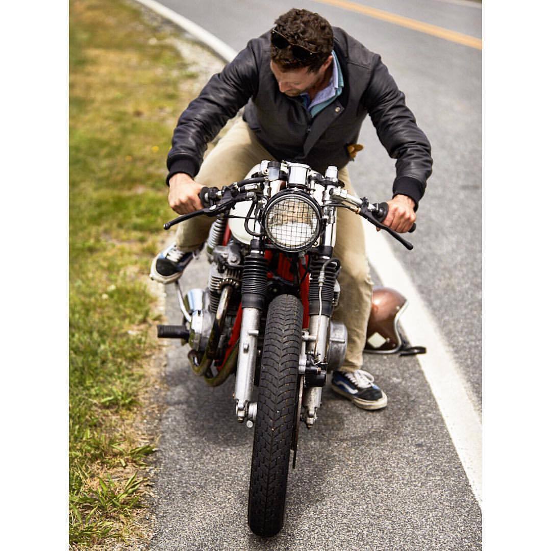 #predadandwifelife when @chaunceytanton gave me the deluxe tour of Rhode Island and we topped the day of with a sail around the cape with his dad Yves in a boat they built… #best #weekend #ever
#honda ##cb550
📷 @stanevansphoto
(at Newport, Rhode...