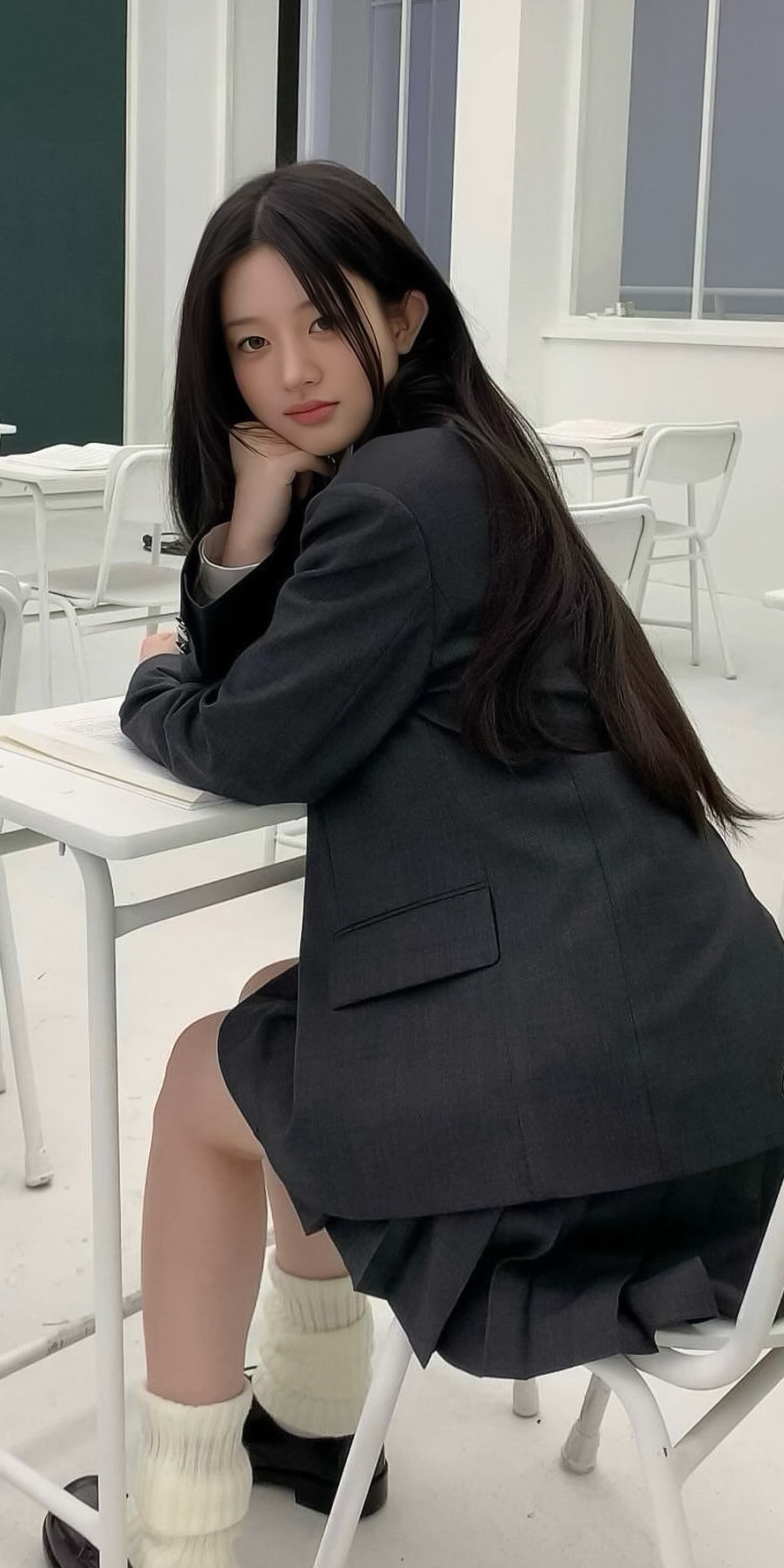Minju Illit Lockscreens !