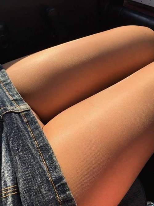 goclassymusiccollector:nylon-beauty:melikitu:Like the mini?I’d love to cum on those pantyhose thighs