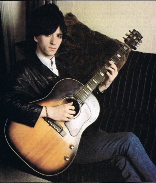 thischarmingme:Johnny Marr with his Gibson EJ-160E, early Smiths.