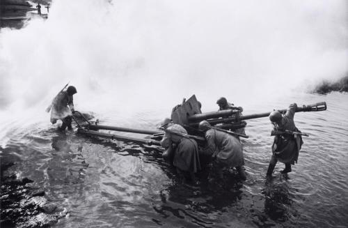 agelessphotography:The Red Army Crosses the Oder River into Germany, Dmitri Baltermants, December 19