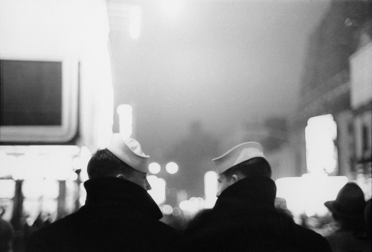 “Sailors“ Ph. Saul Leiter, c. 1952