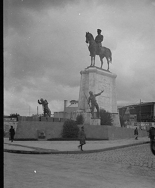 fucking-history:  Ankara, Turkey. Equestrian statue of Ataturk between old &amp;