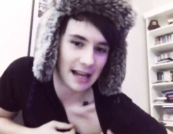  «Dan, show us your collar bones» 