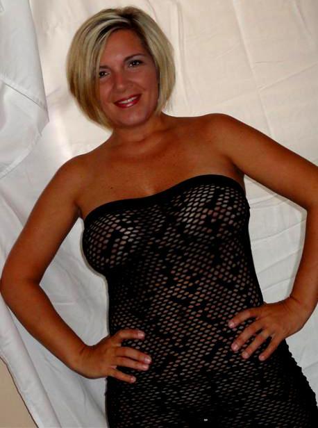 time-4-fap:mymarinemindpart2:Sexy Sexy Army wife.   Mmmm nice