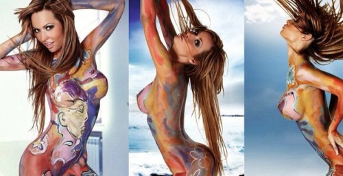 ypai adriennlevai:  Yoyo art , body painting calendar by @petermarosi  Das allererste Mal, dass mir ein Bodypainting gefällt
