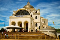 gotraveling:  Basílica de Caacupé, Paraguay ~