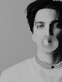 gryffindror:  “I love nothing more than to make those around me happy and in return have found that I am surrounded by the greatest friends and family a man could ask for.” -Richard Harmon, Ferrvor Magazine 2016 