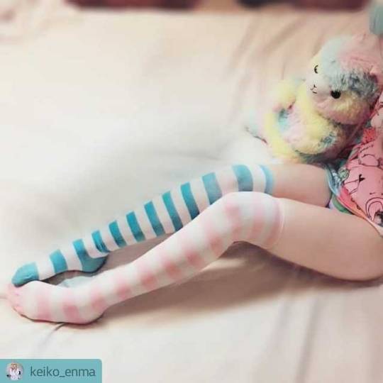 girls-kneesocks:  