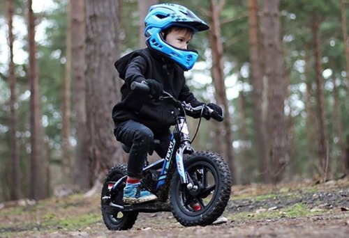 avialbikes:Kid-friendly electric bike Revvi Twelve have released in the UK. It’s small enough that a