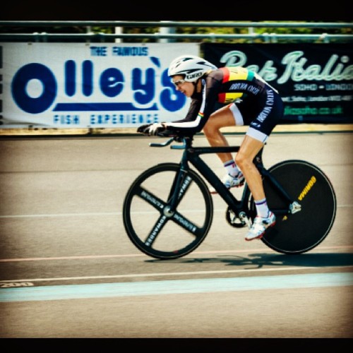 Women’s team track meeting I.P #painface #prettywheels #bikelife #rasta #brixton