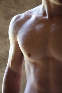 troygomez22:  A man’s wet body is just