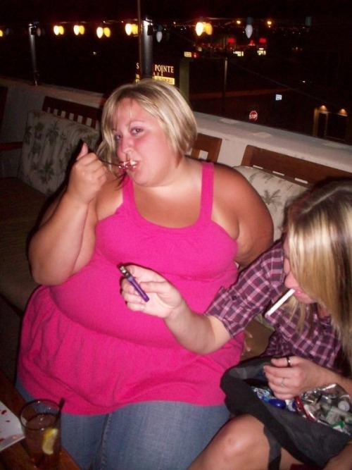 ramblerpl:  mcflyver:  More gorging and feeding adult photos