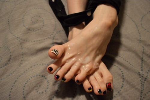 dawnoftheped: WOW So many followers @w@!! Hello everyone!Here’s another set of my feet covered