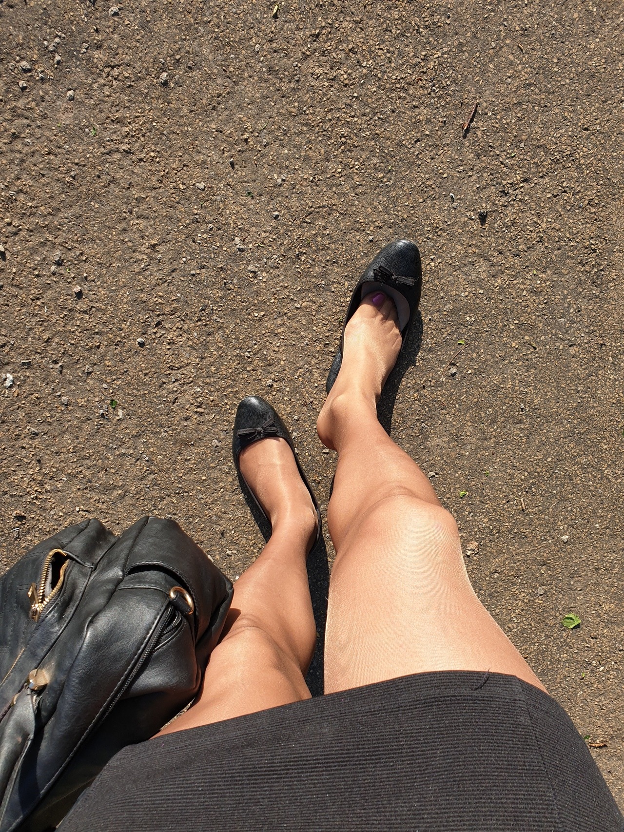nickyinhose:  Out for a stroll before work. Do you like my tights.xx