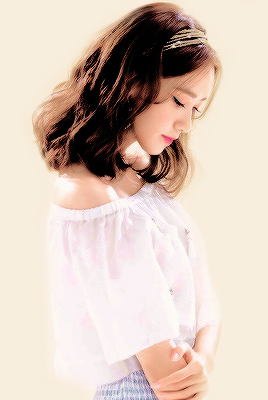 seocarlett:  “Before, I simply wore what others picked for me and received what they did for me. I didn’t even know anything about myself so I had no choice but to be indecisive. These days, I know more about myself and I have been able to speak up.