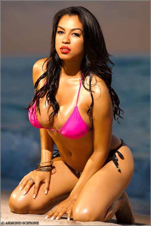 thycklikechocolate:  So Fine……